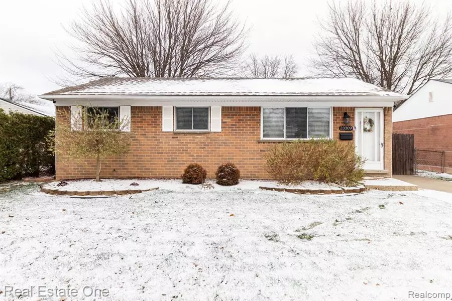 23309 E GLENBROOK Street, Saint Clair Shores, MI 48082 2197