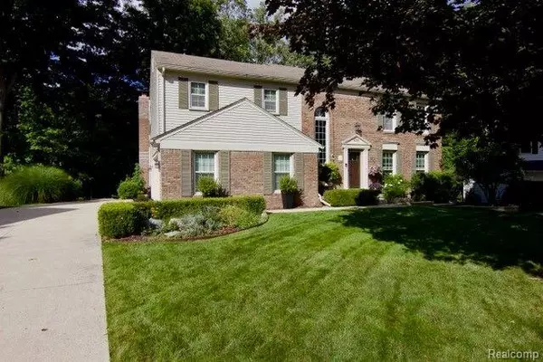 Rochester Hills, MI 48307 2721,836 RAVINE TERRACE Drive