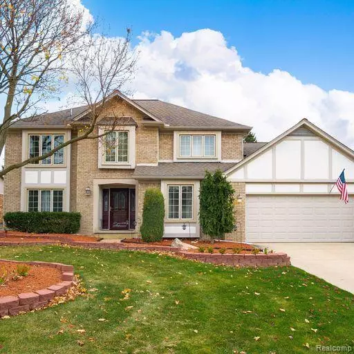 572 ROLLING GREEN Circle, Rochester Hills, MI 48309 1260