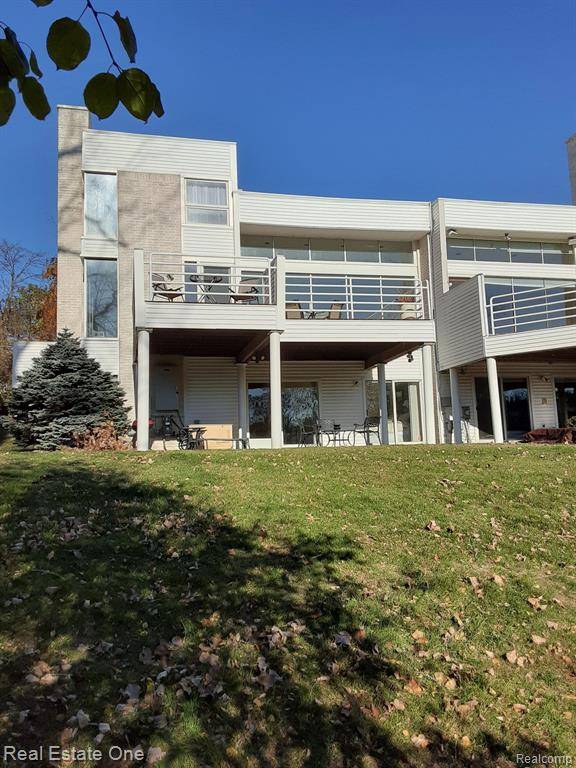 Bloomfield Hills, MI 48302 1202,1769 ALEXANDER Drive