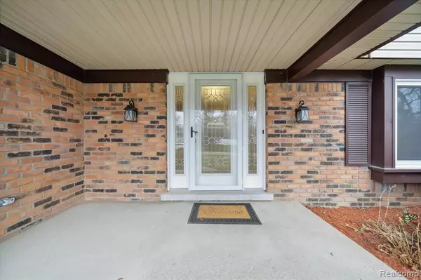 Rochester Hills, MI 48309 2442,834 Lynndale Drive
