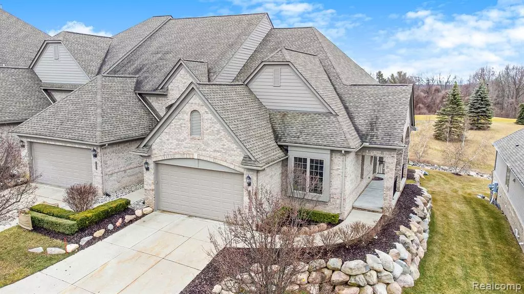 5692 Knob Hill Circle, Clarkston, MI 48348