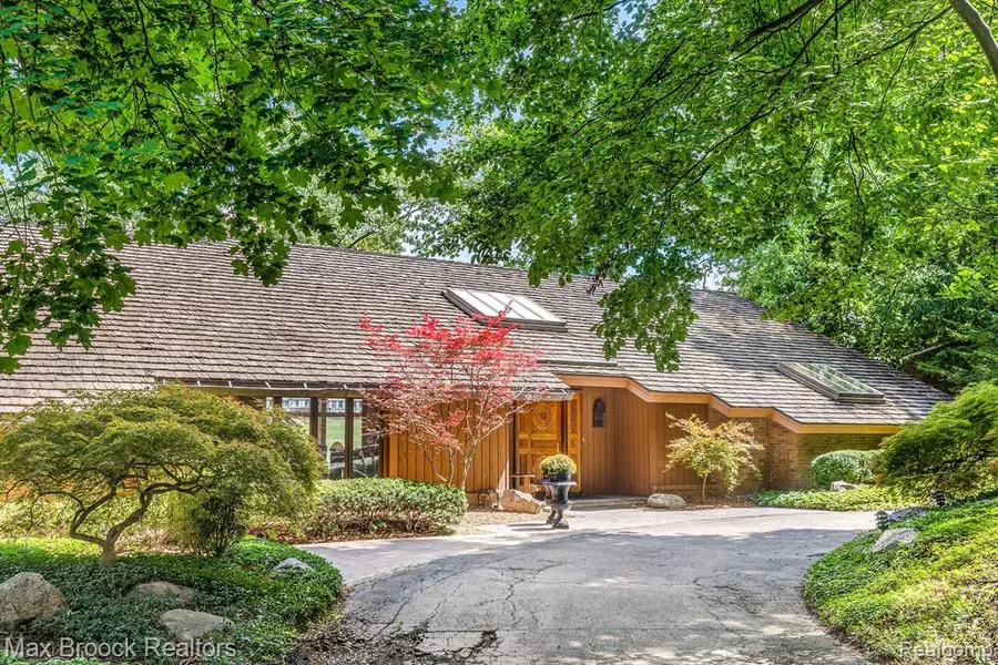 3653 LAKECREST Drive, Bloomfield Hills, MI 48304 3036