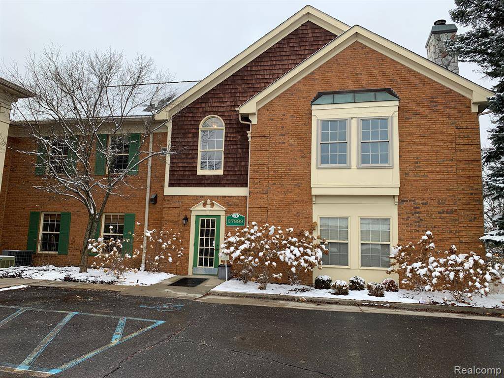 Farmington Hills, MI 48331 3048,37899 W 12 MILE Road