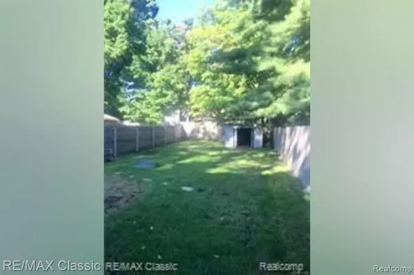 Holly, MI 48442 1709,212 CENTER Street