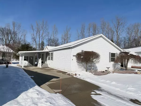 Kimball, MI 48074 1335,538 TWIN LAKES Drive