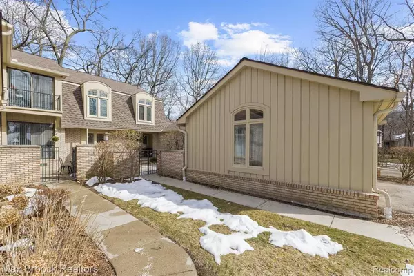 1189 GLENPOINTE, Bloomfield Hills, MI 48304 1511