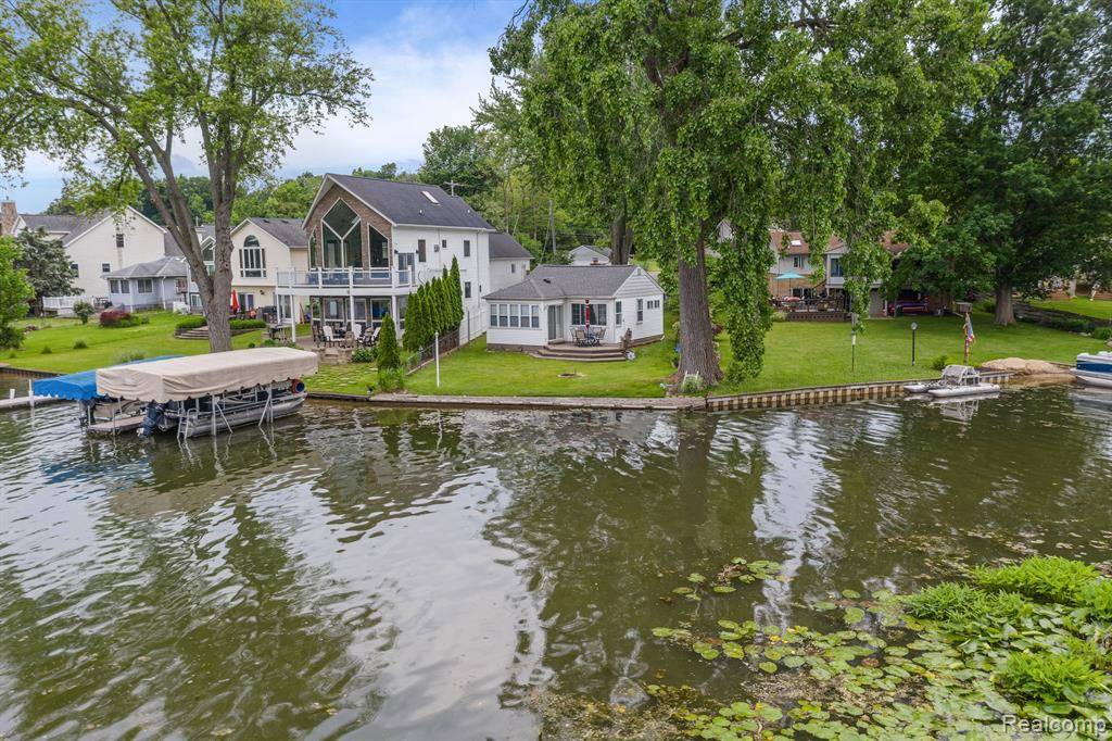 16187 Whitehead Drive, Linden, MI 48451 8773