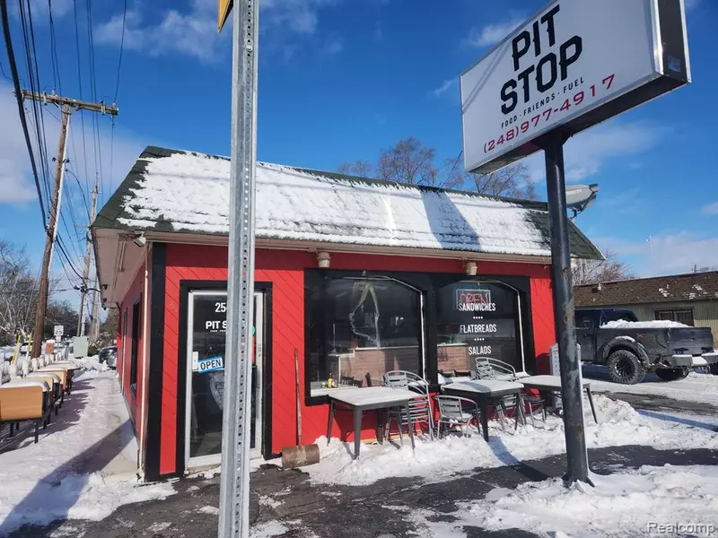 2548 ELIZABETH LAKE Road, Waterford, MI 48328 3312