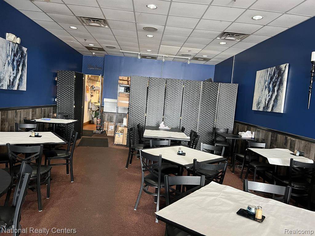 Commerce Twp, MI 48390 3907,39470 W 14 MILE Road