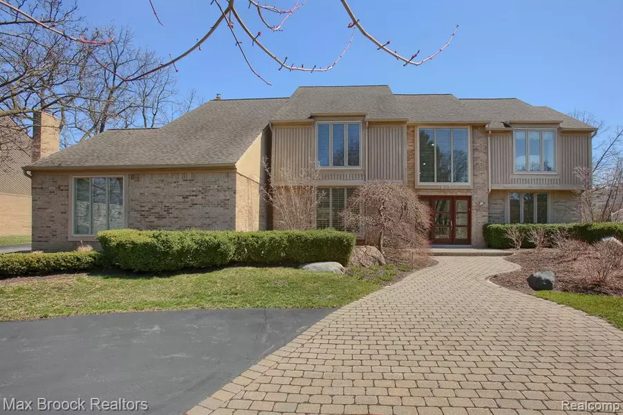 4907 CHAMPLAIN Circle, West Bloomfield, MI 48323 3529