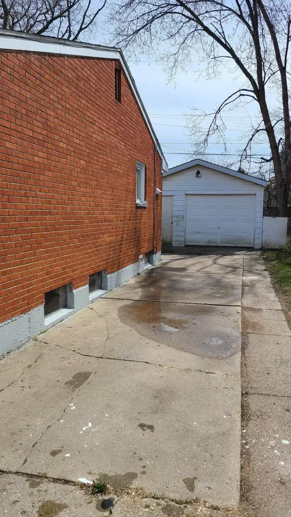 Flint, MI 48507 2866,918 MCKINLEY Avenue