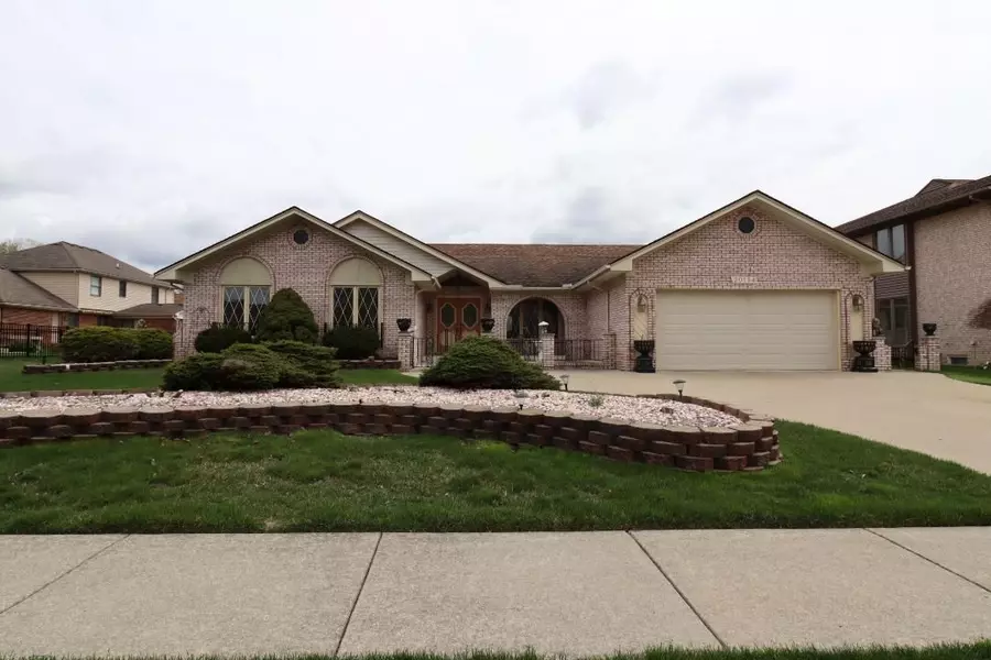 20154 RIVERSIDE Drive, Livonia, MI 48152 1133