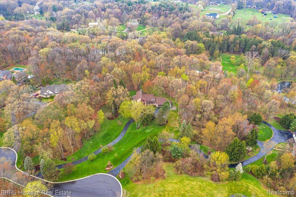Milford, MI 48380 4474,2862 FOXFIRE Drive
