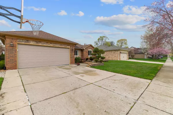 Clinton Township, MI 48038 1448,44195 CADBURRY Drive