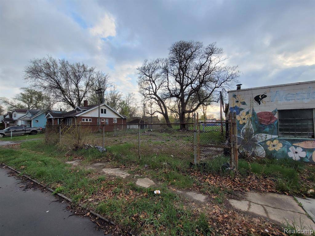 Detroit, MI 48227 2113,15317 SCHOOLCRAFT Street