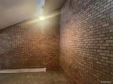 Royal Oak, MI 48073,2230 W 14 Mile