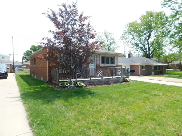 Dearborn Heights, MI 48127 1354,8158 WORMER Street