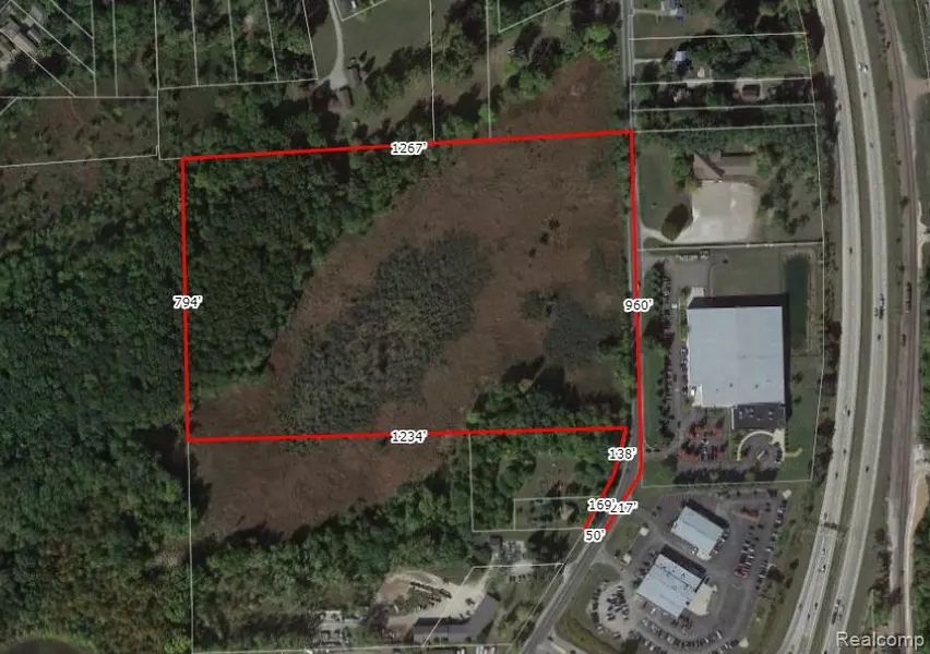 15000 North Rd, Fenton, MI 48430