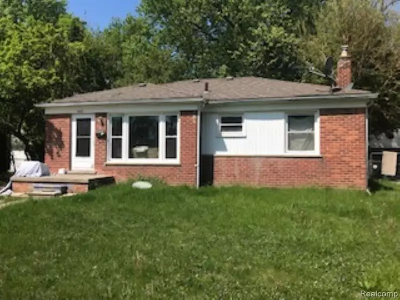 17615 CENTRALIA, Redford, MI 48240 2244