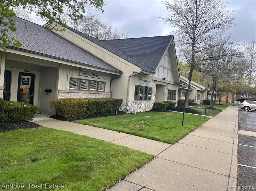 Farmington, MI 48336 4412,21894 FARMINGTON Road