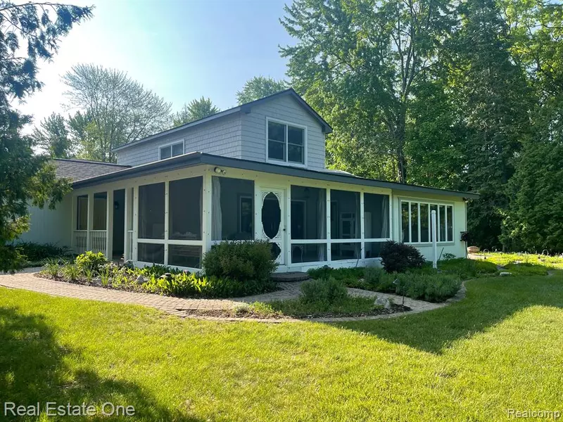 5171 THORNAPPLE Drive, Waterford, MI 48327 2874