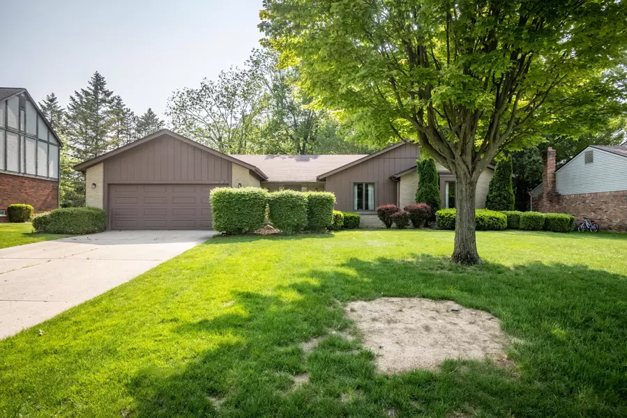 25844 HUNT CLUB Boulevard, Farmington Hills, MI 48335 1152