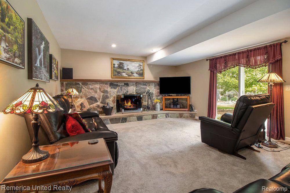 Northville, MI 48167 1918,19768 SCENIC HARBOUR Drive
