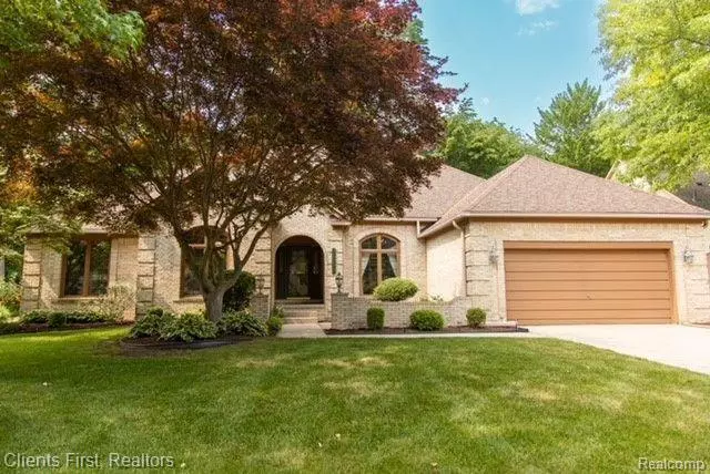 13989 TOWERING OAKS Drive, Shelby Twp, MI 48315 1956