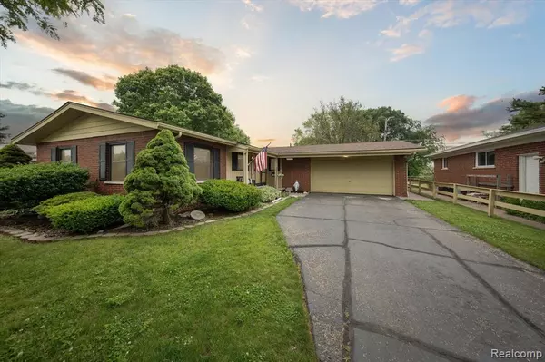 23204 WESTBURY Street, Saint Clair Shores, MI 48080 2579