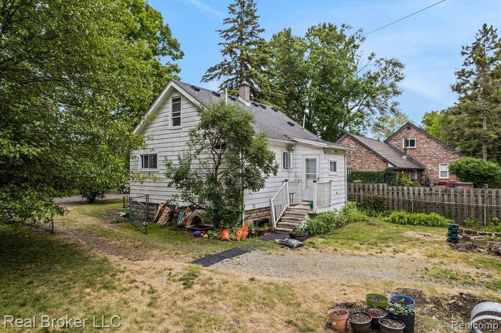 Farmington Hills, MI 48336 5813,21319 COLLINGHAM Avenue