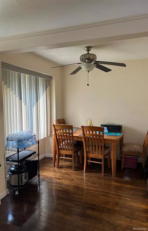 Harper Woods, MI 48225 2067,18968 WOODLAND Street