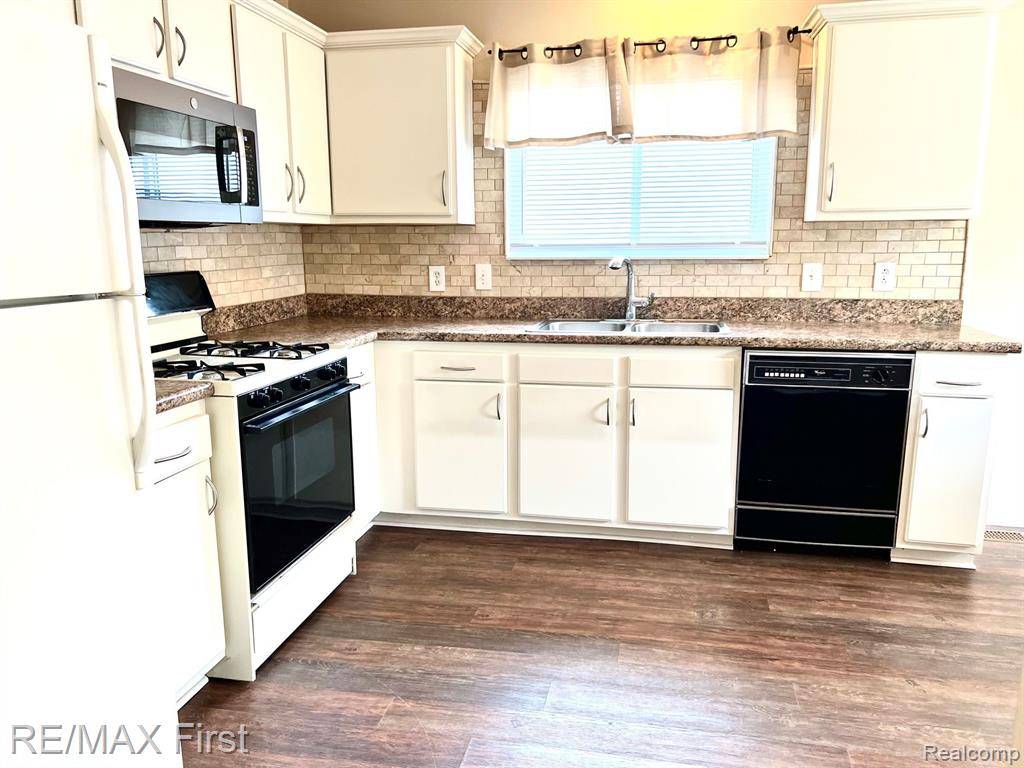 Roseville, MI 48066 1124,20441 LAKEWORTH Street