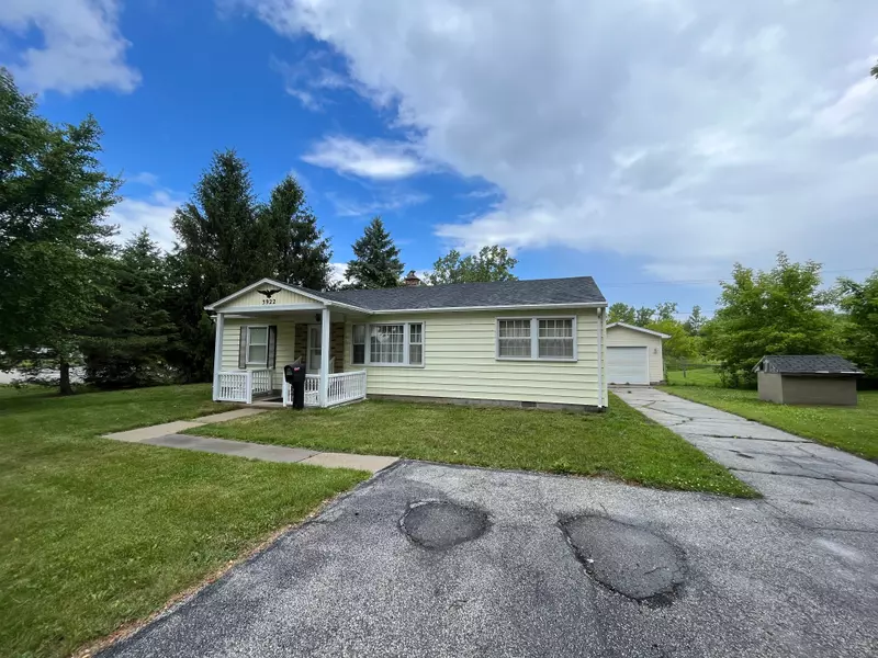 3922 KEEWAHDIN Road, Fort Gratiot, MI 48059 3312