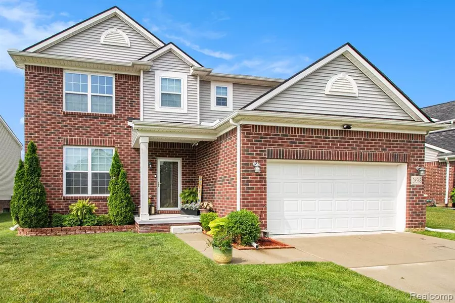 28583 OAKMONTE Circle, New Hudson, MI 48165 8036