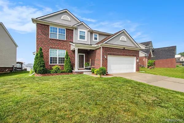 New Hudson, MI 48165 8036,28583 OAKMONTE Circle