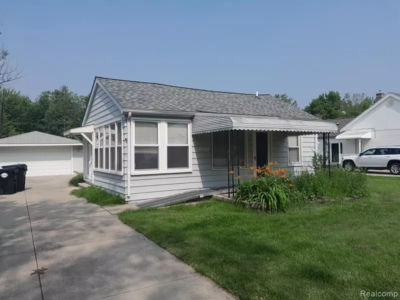 22852 MONTEREY Drive, Woodhaven, MI 48183 2270