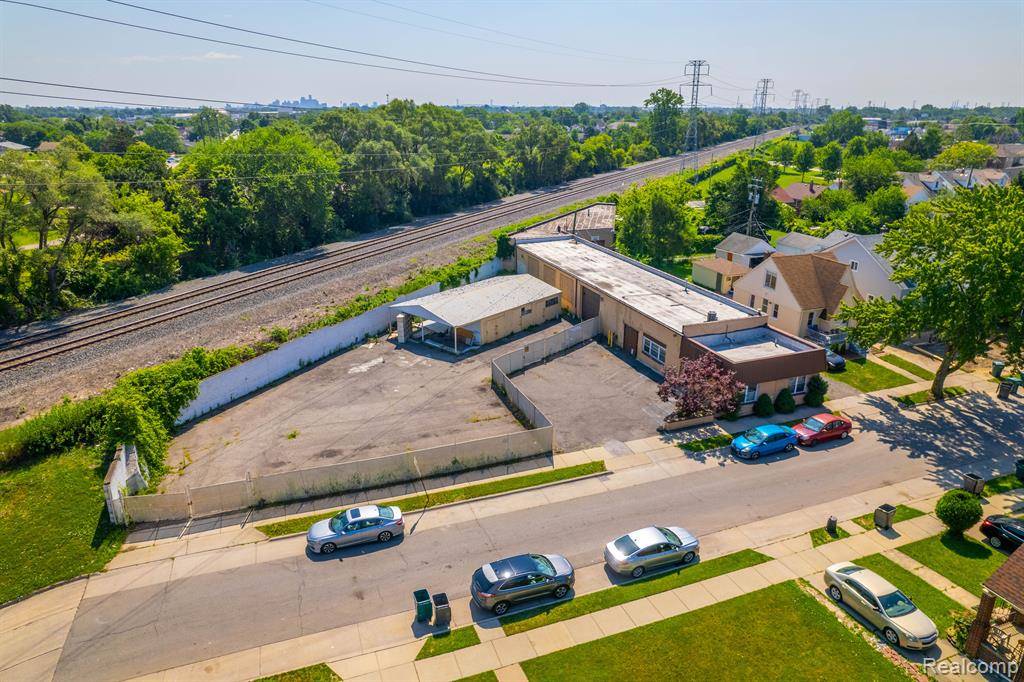 5940 CALHOUN Street, Dearborn, MI 48126 2300
