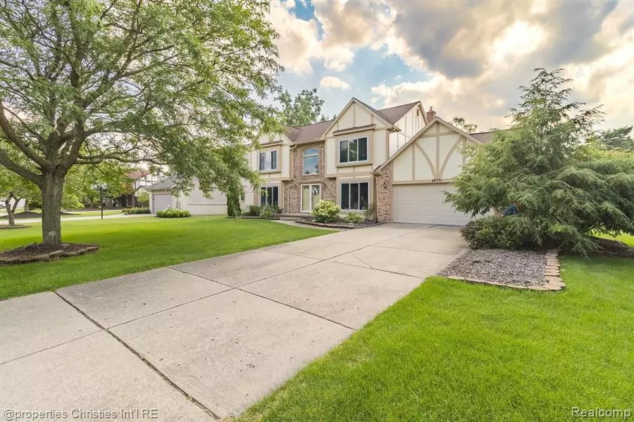 29731 Canterbury Court, Farmington Hills, MI 48331 1899