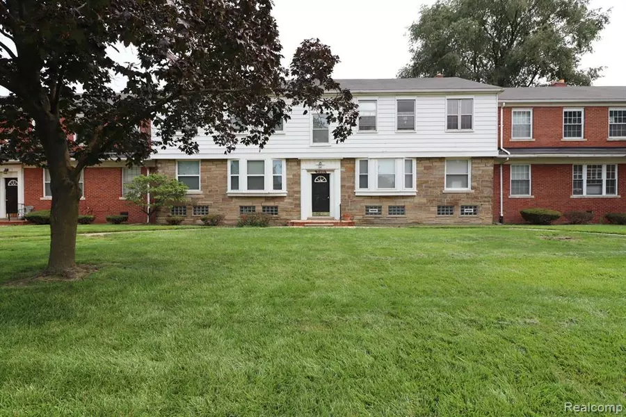 21401 SLOAN Drive, Harper Woods, MI 48225 2431