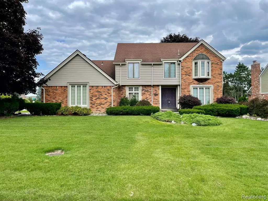 Rochester Hills, MI 48309 1341,388 POWDERHORN Ridge Court