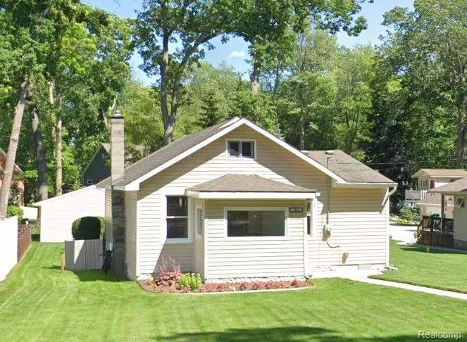 1919 PORTPOOL, West Bloomfield, MI 48324 3968