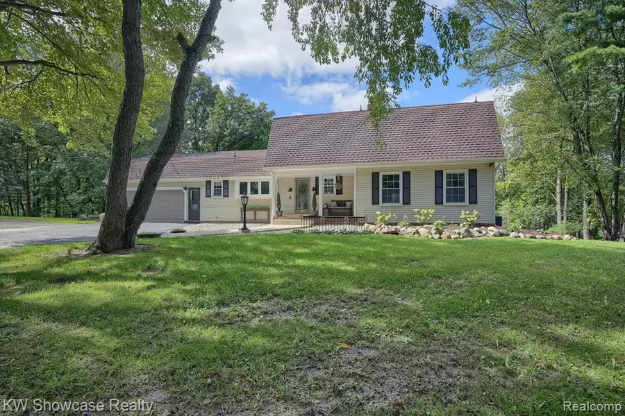 300 KNOBBY View, Highland, MI 48357 2355