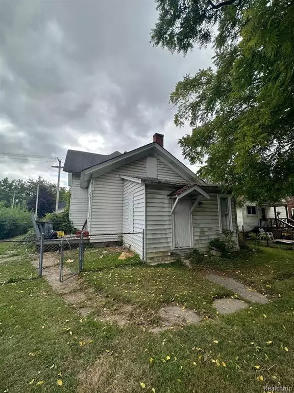 Mount Clemens, MI 48043 2356,150 ROBERTSON Street