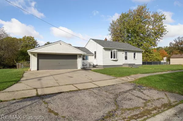 4312 GREENLY Street, Burton, MI 48529 2061