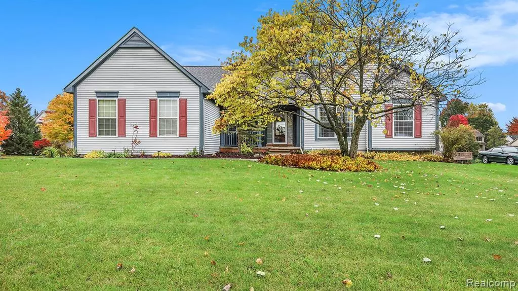 258 ROUND TREE Drive, Lake Orion, MI 48360 2272