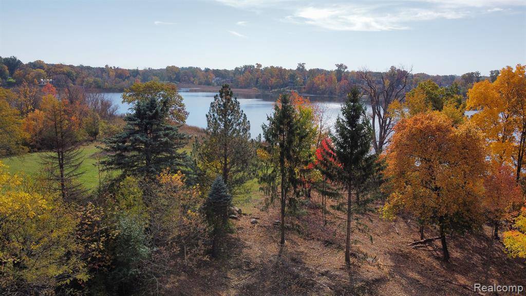 Bloomfield Hills, MI 48302 0768,2717 TURTLE SHORES Drive