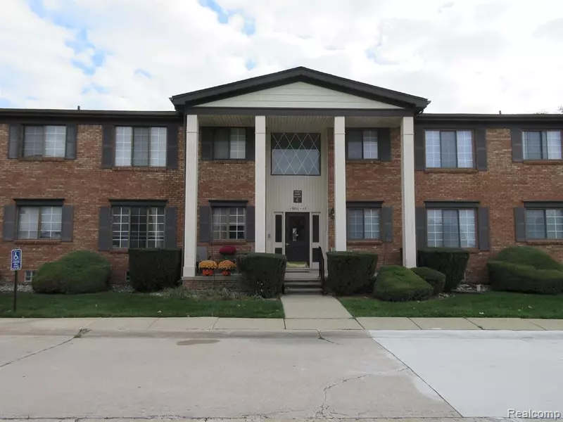 19815 RIDGEMONT Street, Saint Clair Shores, MI 48080 3328