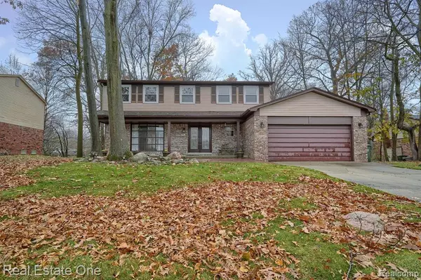 Rochester Hills, MI 48309 1244,441 Pinehurst Drive