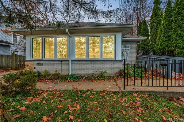 907 MAXWELL Avenue, Royal Oak, MI 48067 1600